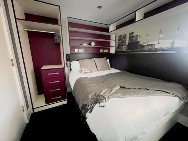 Studio for rent in Hyde Park, West Yorkshire