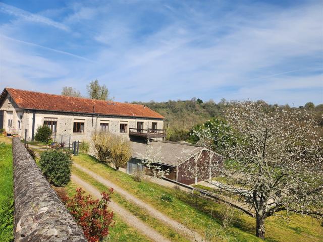 Maison vente à Confolens