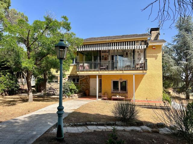 Casa en venta en Colmenarejo, Madrid