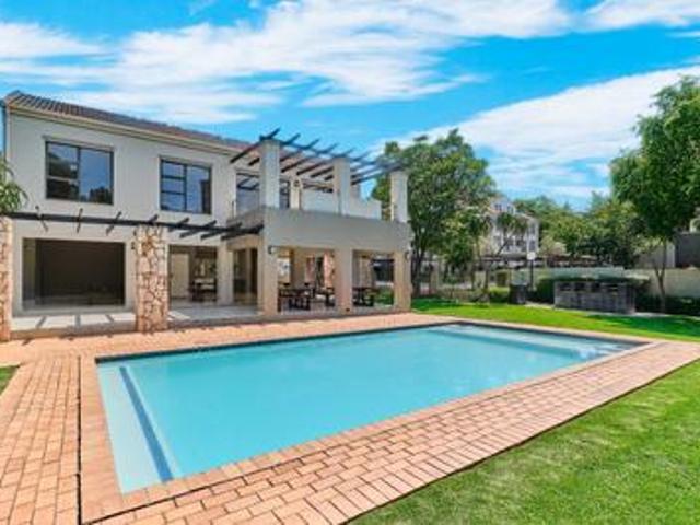 Apartment for rent in Paulshof, Sandton