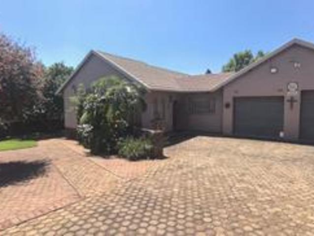 House for sale in Roodekrans, Roodepoort