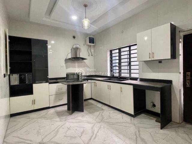 Mansion for sale in Yaba, Lagos