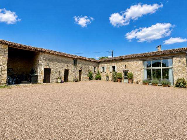 Maison vente à Confolens, Paizay-naudouin-embourie