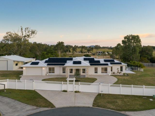 Cottage for sale in Tamborine, Queensland