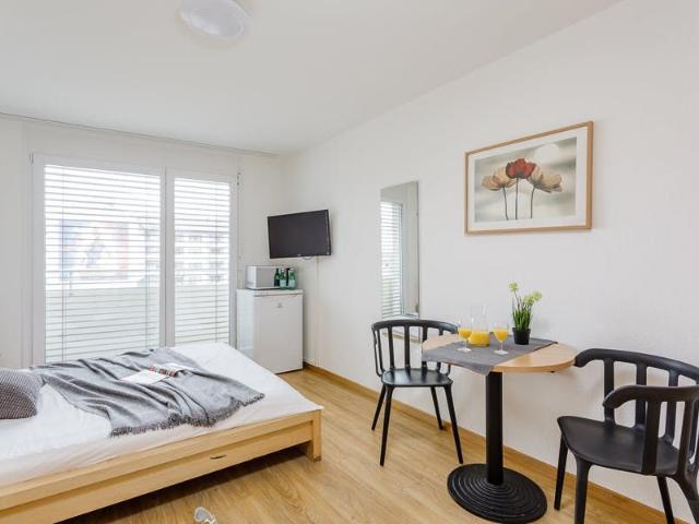 Apartment mieten in Einigen, Zürich