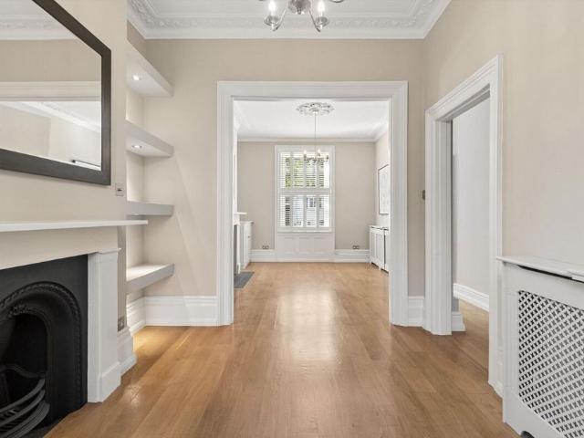 Apartment for rent in Lot's Village, Greater London
