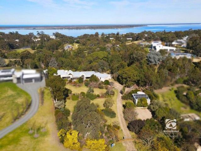 House for sale in Victoria