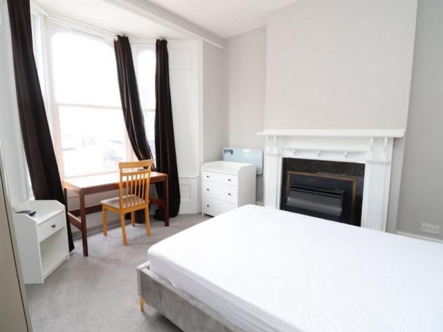 Room for rent in Mile End, Greater London