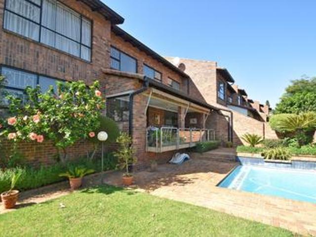 Townhouse for sale in Vosloorus, Gauteng