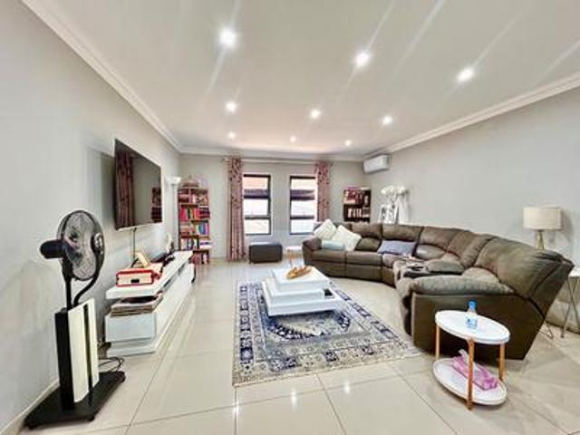 House for sale in Hartbeespoort Dam Nature Reserve, North West