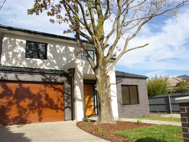 Townhouse for rent in Balwyn North, Melbourne