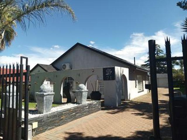 House for sale in Mohlakeng, Gauteng