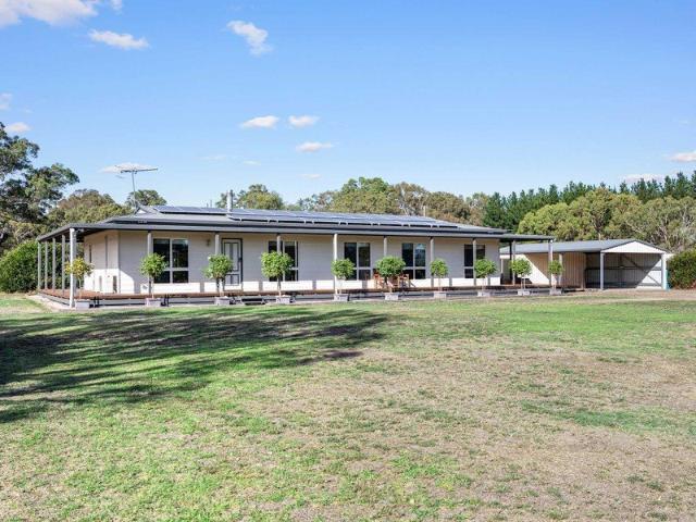 Cottage for sale in Cavendish, Victoria