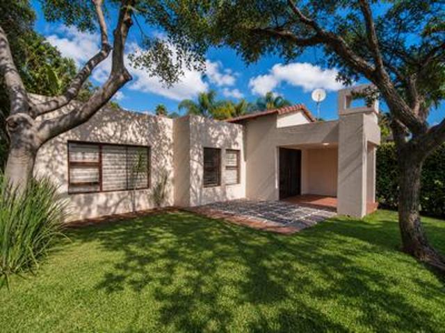 Townhouse for rent in Waterkloof, Gauteng