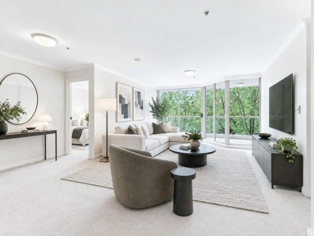 Apartment for sale in Lower North Shore, Sydney