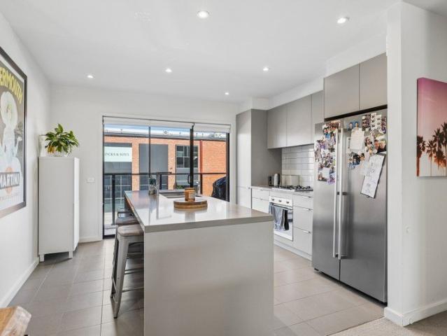 Townhouse for sale in Cheltenham, Melbourne