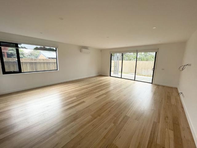 Townhouse for rent in Altona, Melbourne