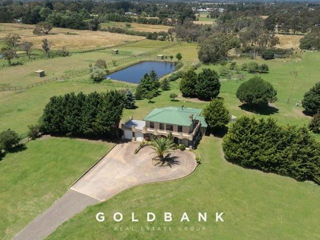 Cottage for sale in Pearcedale, Victoria