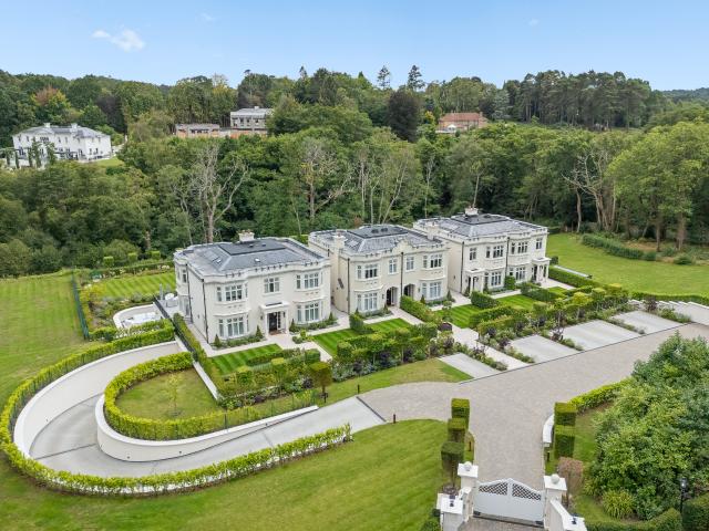 House for rent in Row Town, Surrey