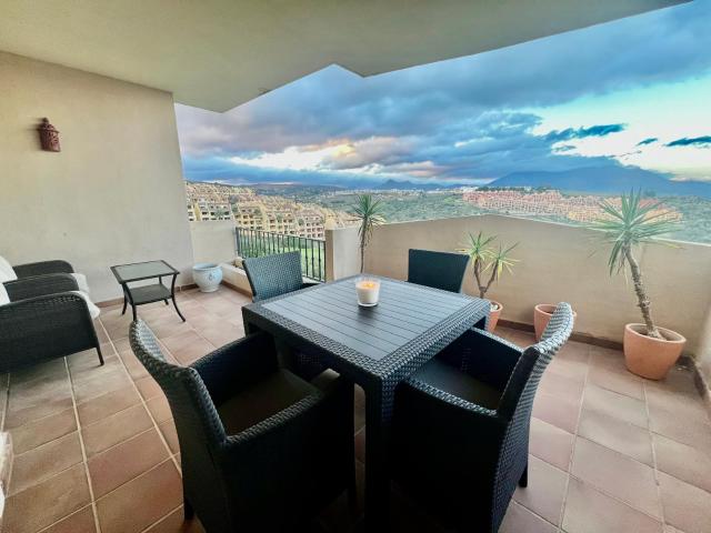 Piso en venta en Castillo de la Duquesa, Costa del Sol Occidental