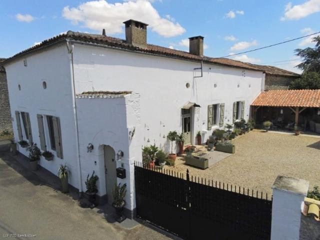 Maison vente à Montmorillon, Civray