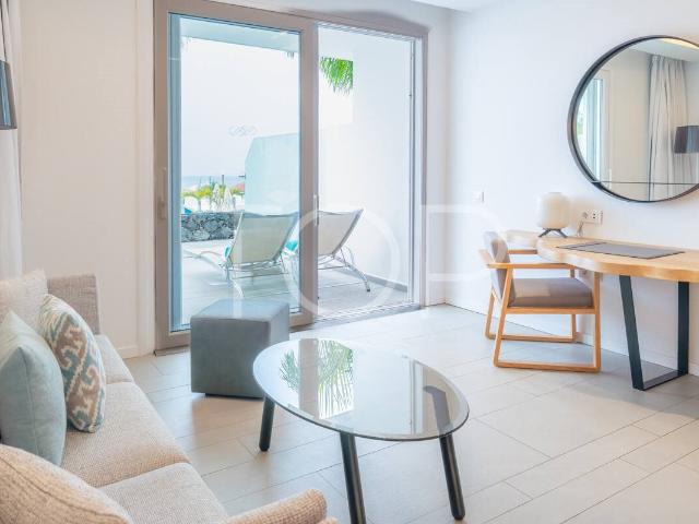 Apartamento en venta en La Caleta, Adeje
