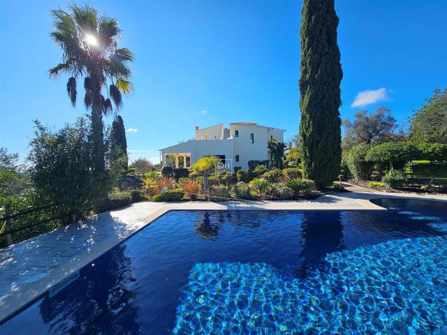 Vivenda venda em Lagoa de Momprolé, Loulé