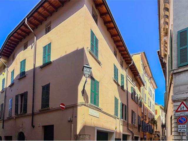 Appartamento in affitto a Zona Centro, Brescia