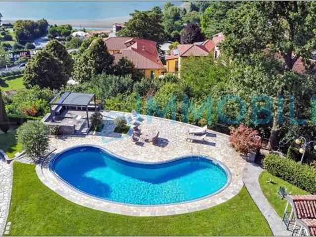 Villa Indipendente in vendita a Oggiono, Lombardia