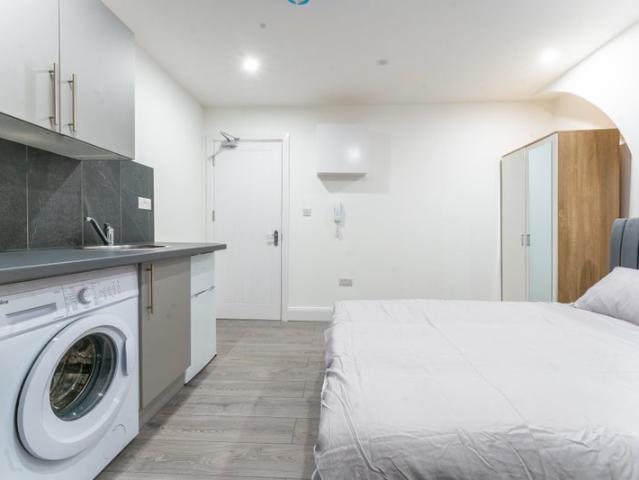 Studio for rent in Browning Estate, Greater London