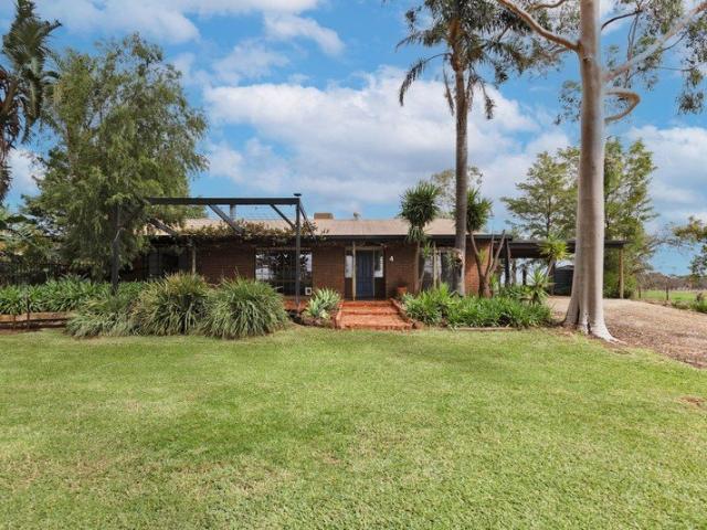 Cottage for sale in Swan Hill, Victoria