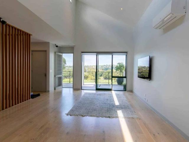 Townhouse for rent in Upper Harbour, Paremoremo