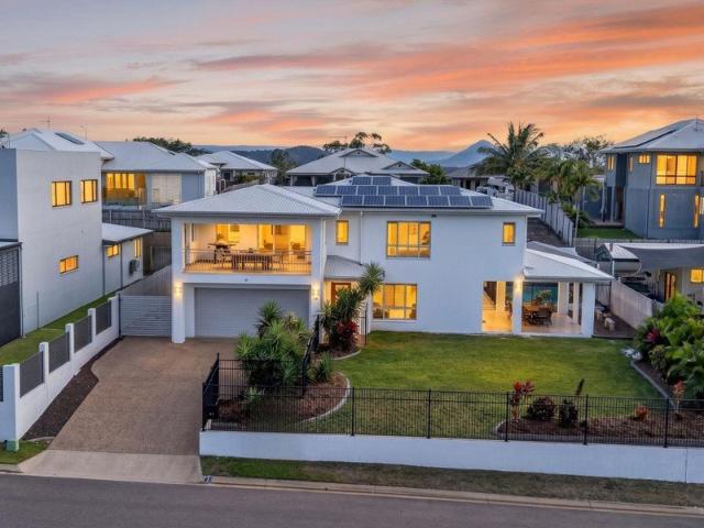 House for sale in Bushland Beach, Townsville City