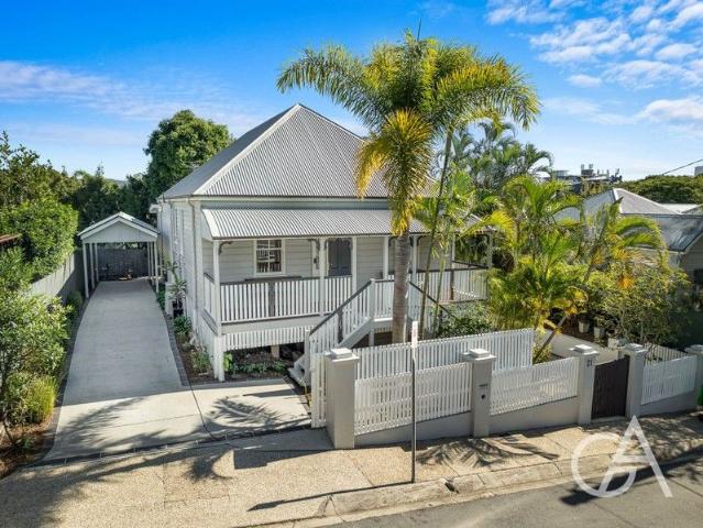 House for sale in Highgate Hill