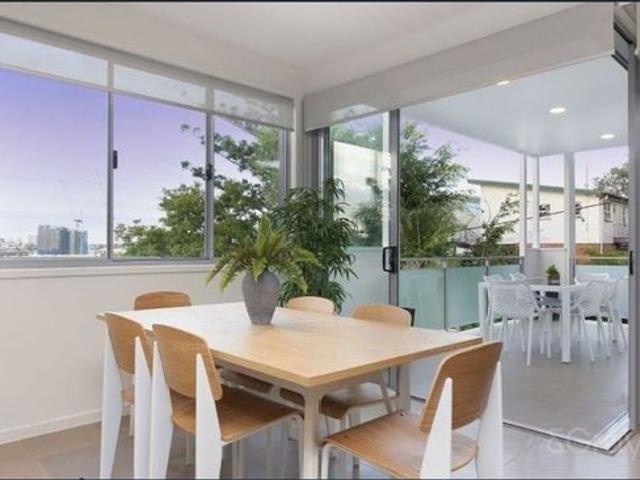 Townhouse for rent in Toombul, Queensland