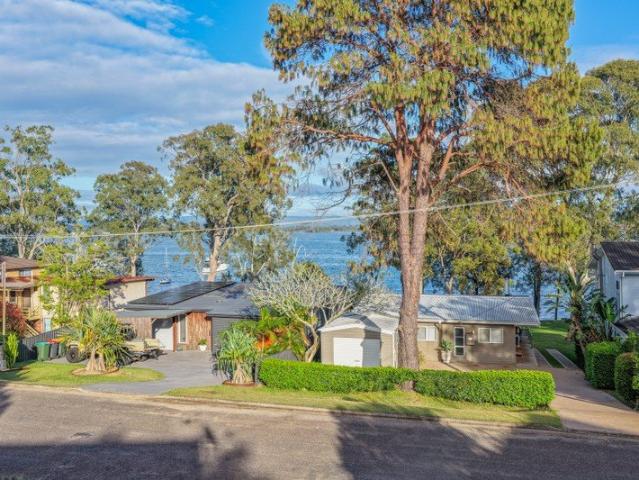 House for sale in Yarrawonga Park, City of Lake Macquarie