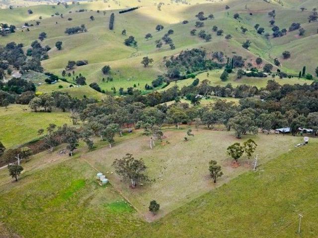 Cottage for sale in Swifts Creek, Victoria
