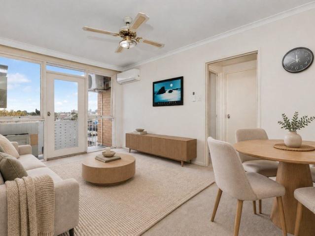 Apartment for rent in St Kilda East, Melbourne