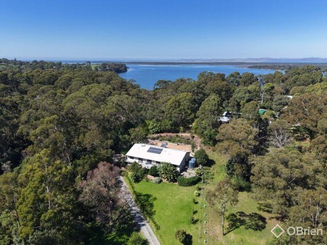 House for sale in Victoria