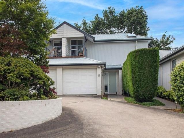 Villa for sale in Manchester Square, New South Wales