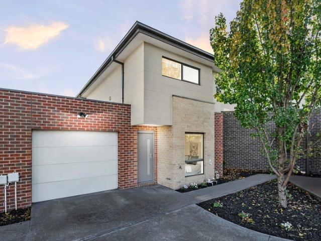 Townhouse for sale in Camerons Creek, Victoria