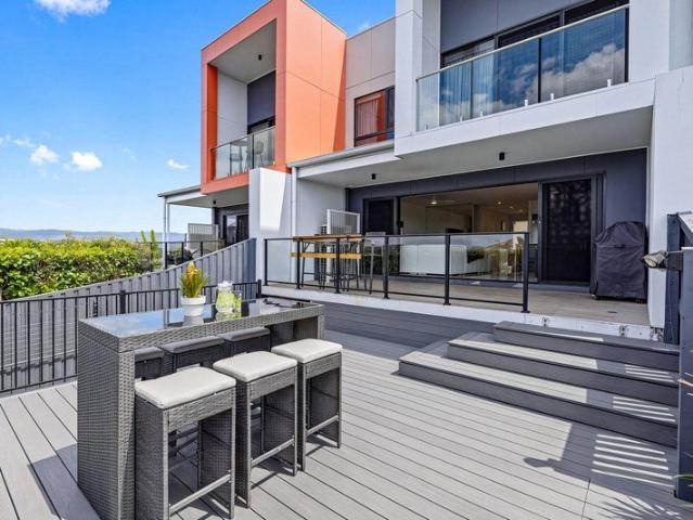 Townhouse for sale in Carrara, Gold Coast City