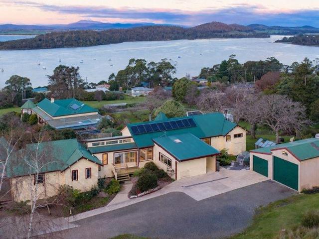 House for sale in Beauty Point, Tasmania