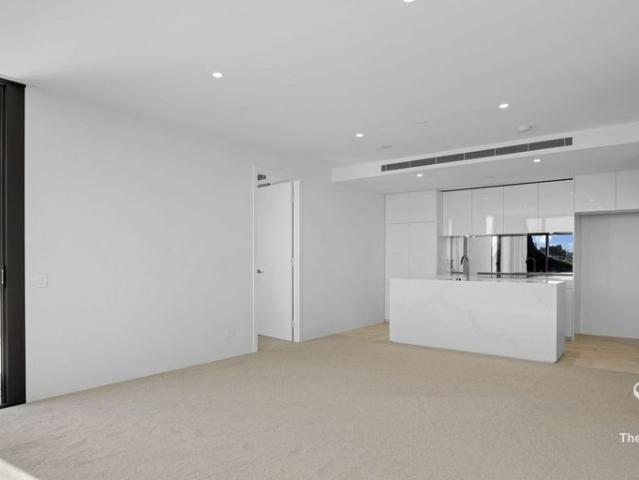 Apartment for rent in Mermaid Waters, Gold Coast City