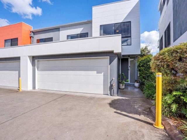Townhouse for sale in Fernbrook, Queensland