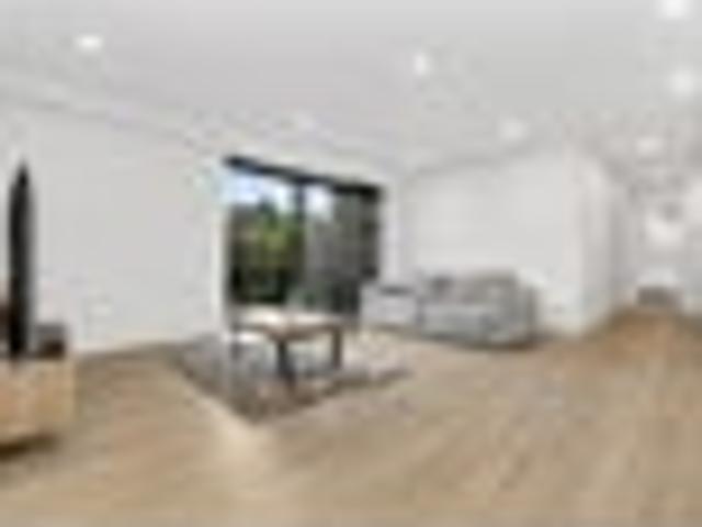 Apartment for sale in Point England, Oroua County