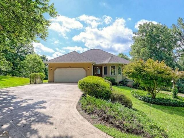 House for sale in Hayesville