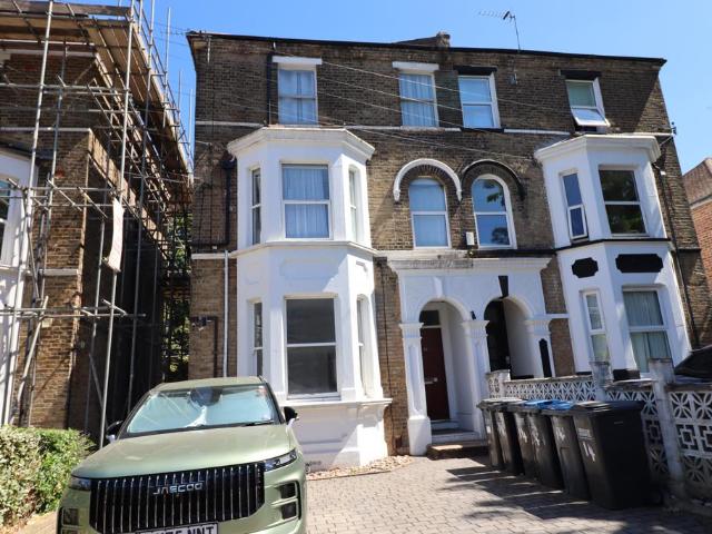 Apartment for rent in London Borough of Croydon, Addiscombe