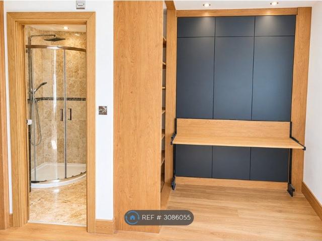 Studio for rent in London Borough of Croydon, Greater London