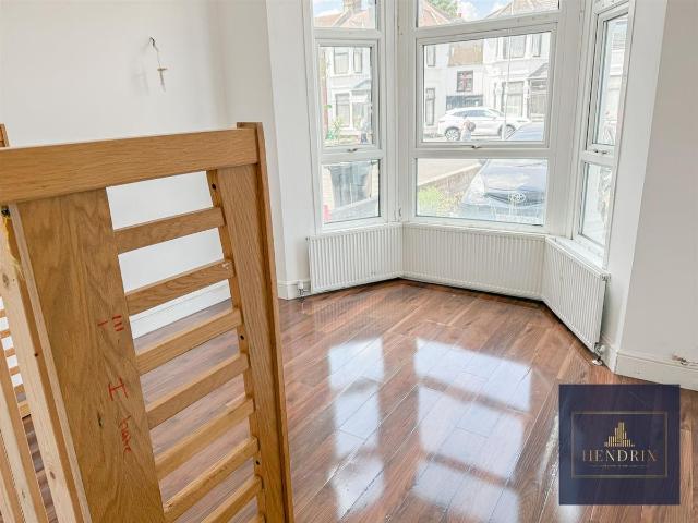 Apartment for rent in Seven Kings, Greater London